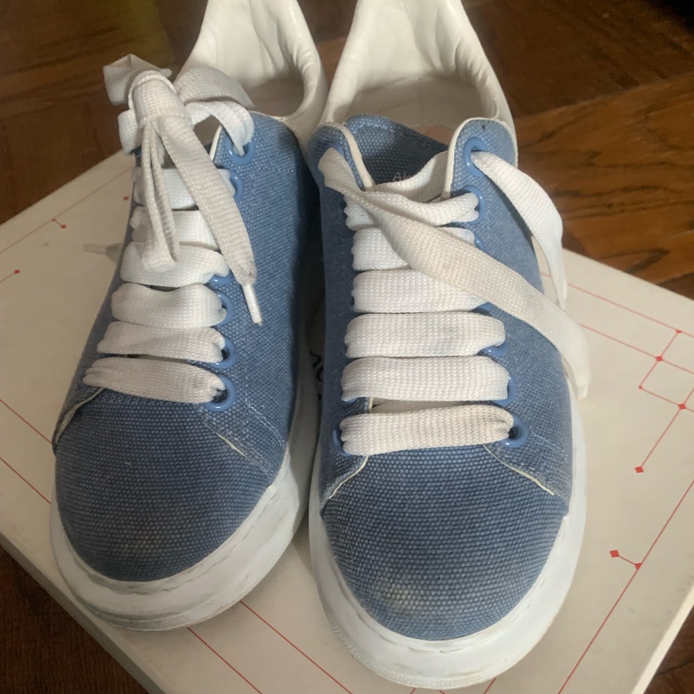 Alexander McQueen oversized blue and white lady size white shoes